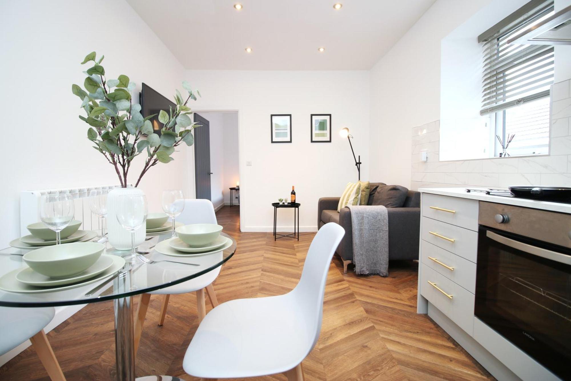 Fully Equipped Kitchen, Parking, City Centre 斯旺西 外观 照片