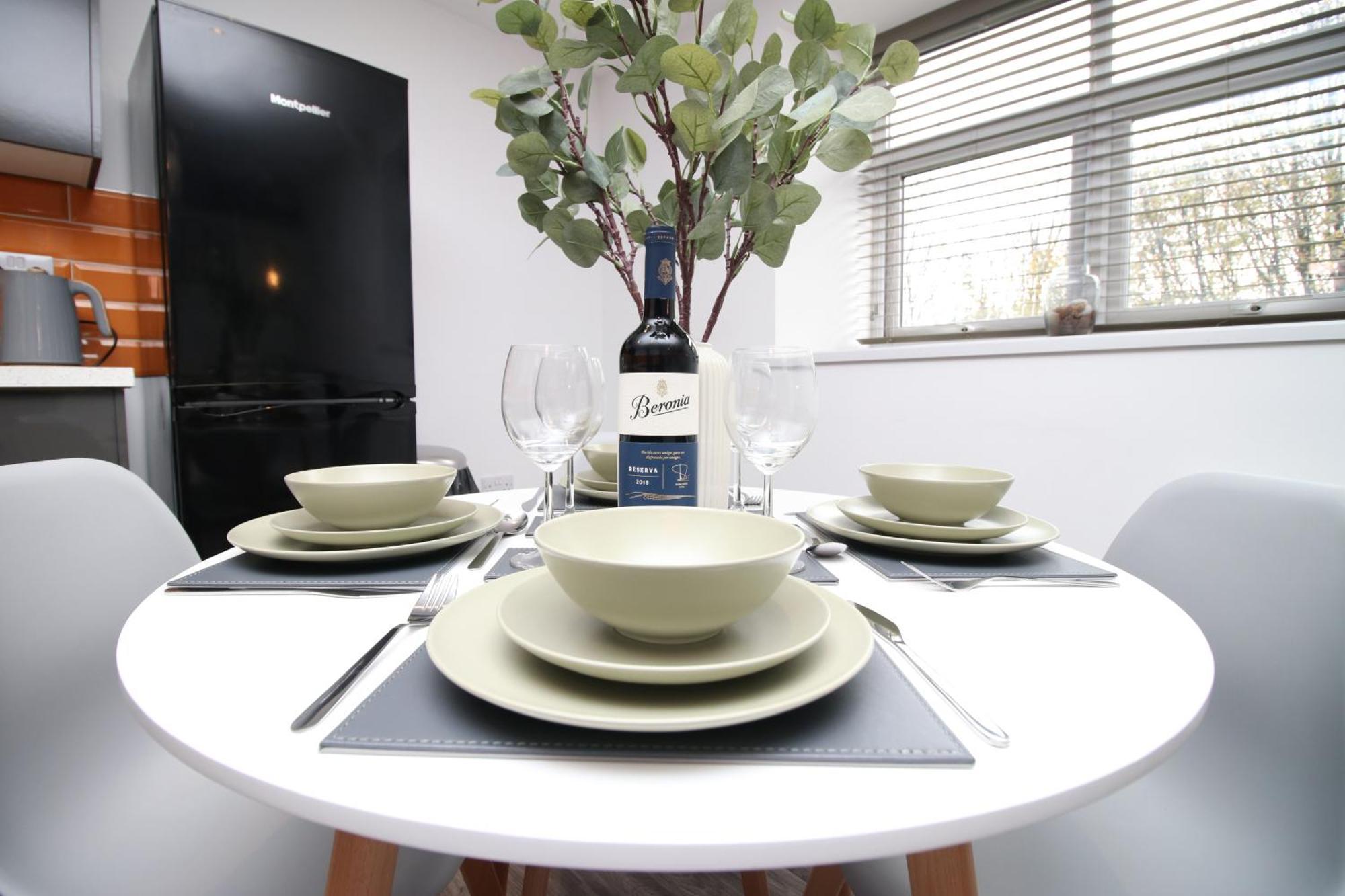 Fully Equipped Kitchen, Parking, City Centre 斯旺西 外观 照片