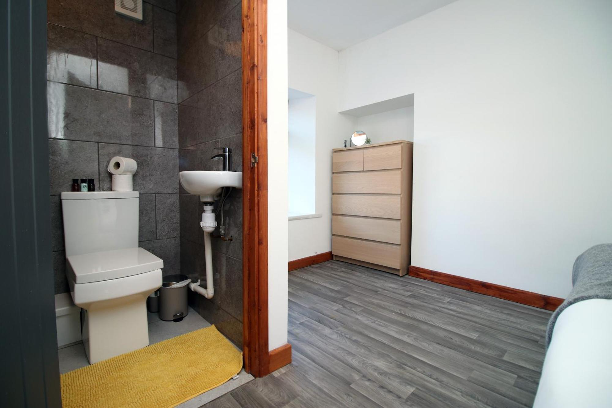 Fully Equipped Kitchen, Parking, City Centre 斯旺西 外观 照片