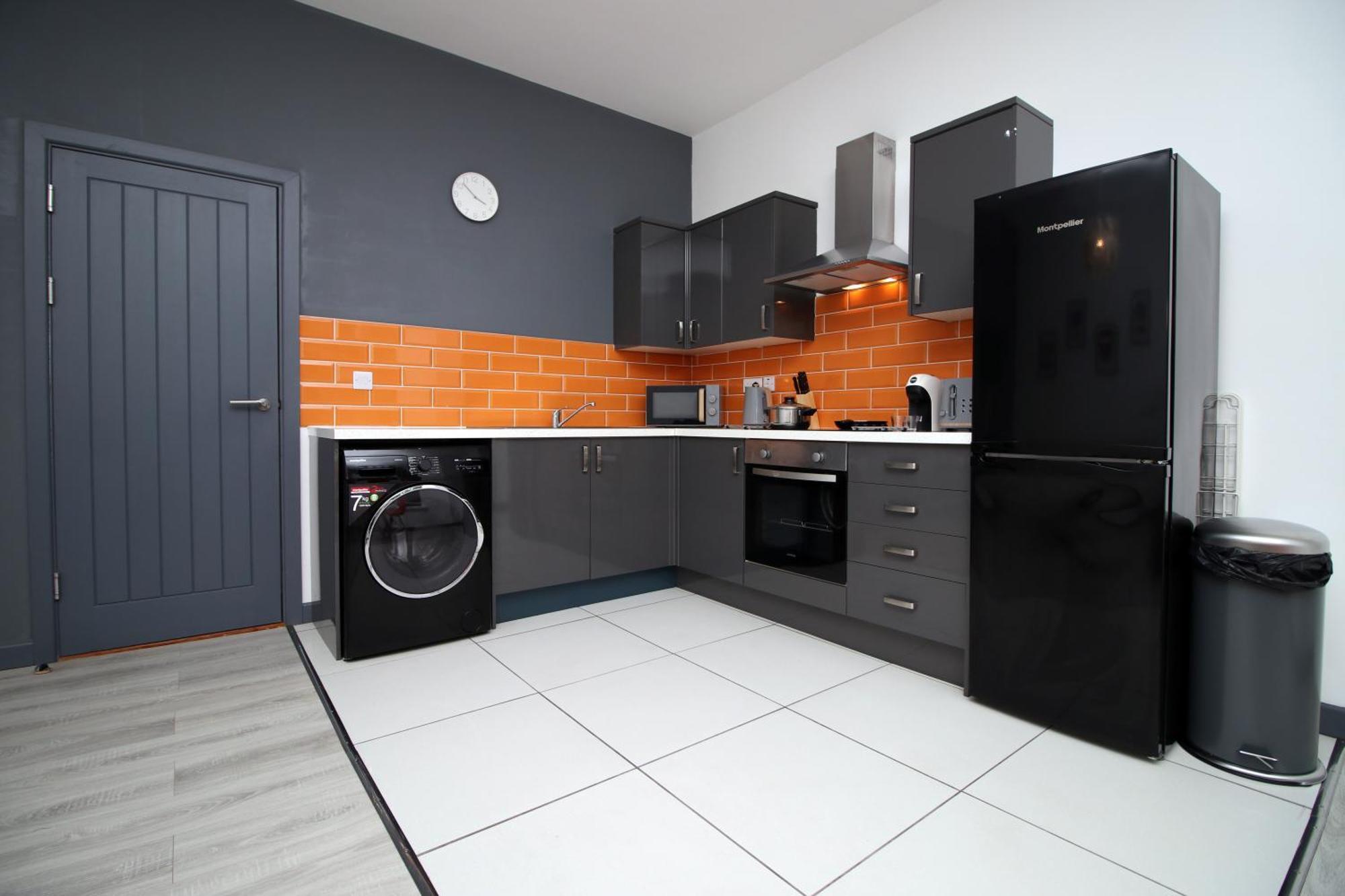Fully Equipped Kitchen, Parking, City Centre 斯旺西 外观 照片