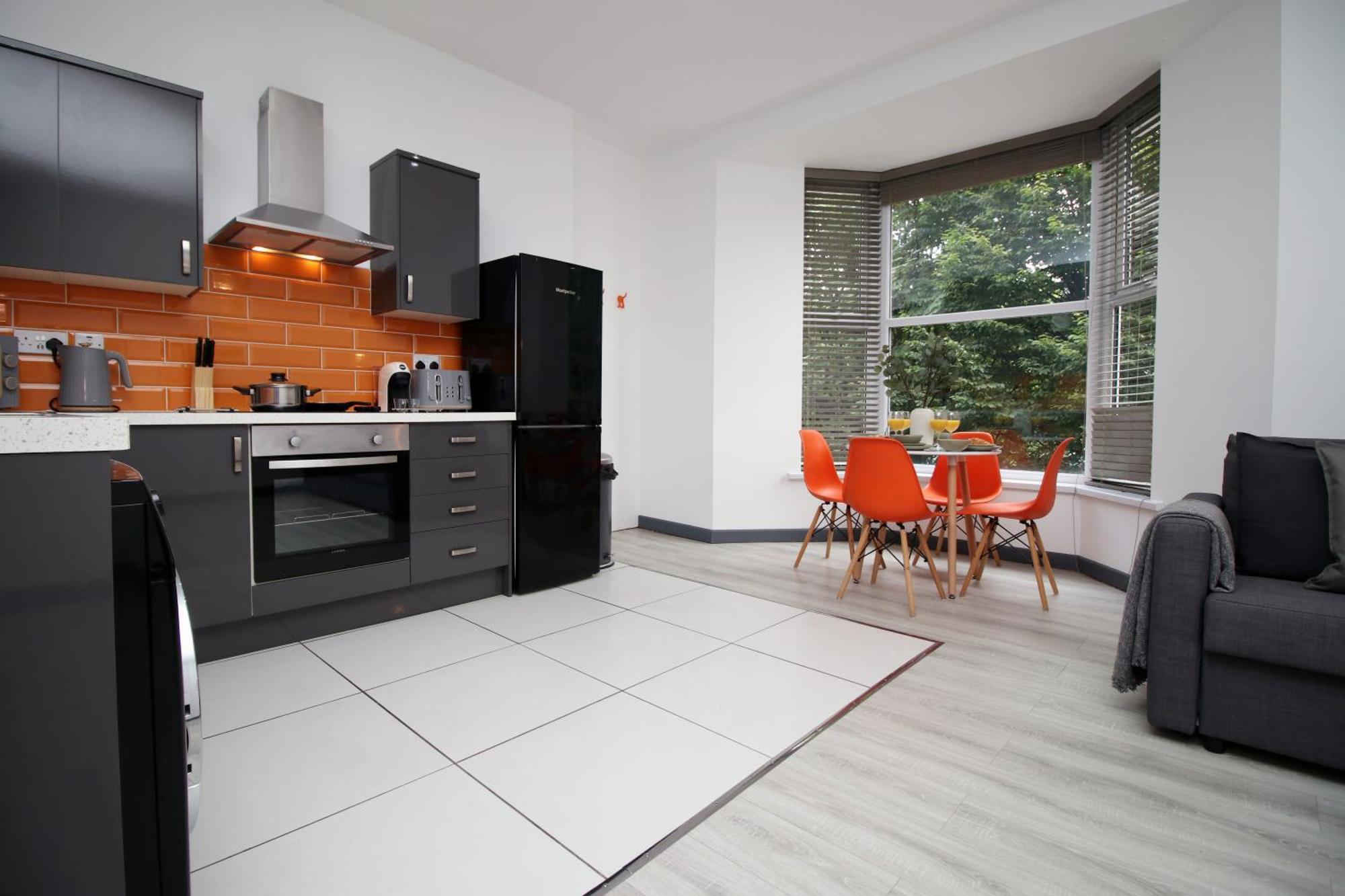 Fully Equipped Kitchen, Parking, City Centre 斯旺西 外观 照片
