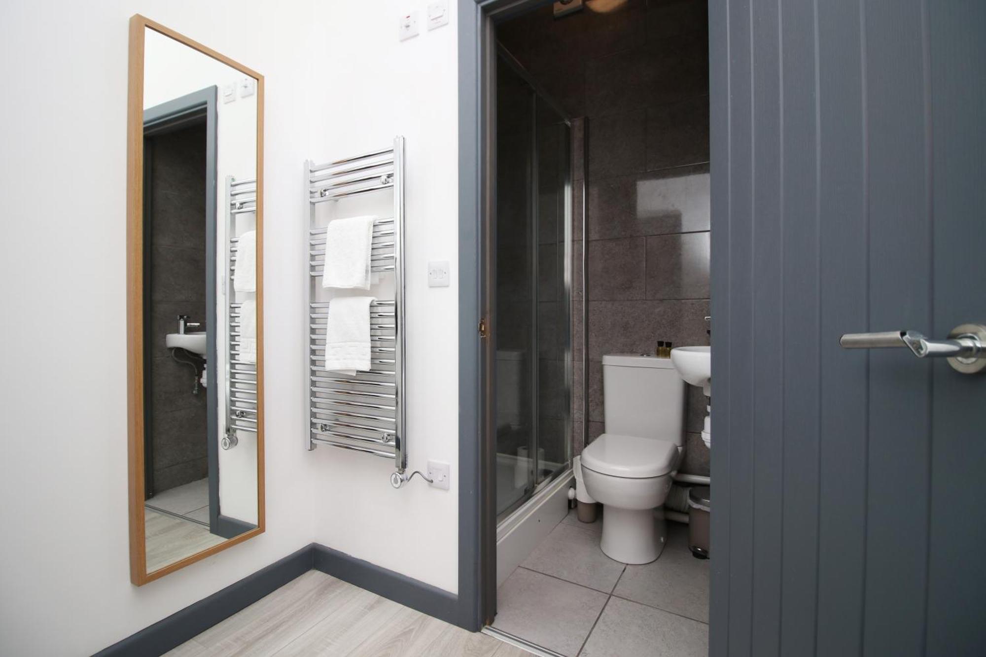 Fully Equipped Kitchen, Parking, City Centre 斯旺西 外观 照片