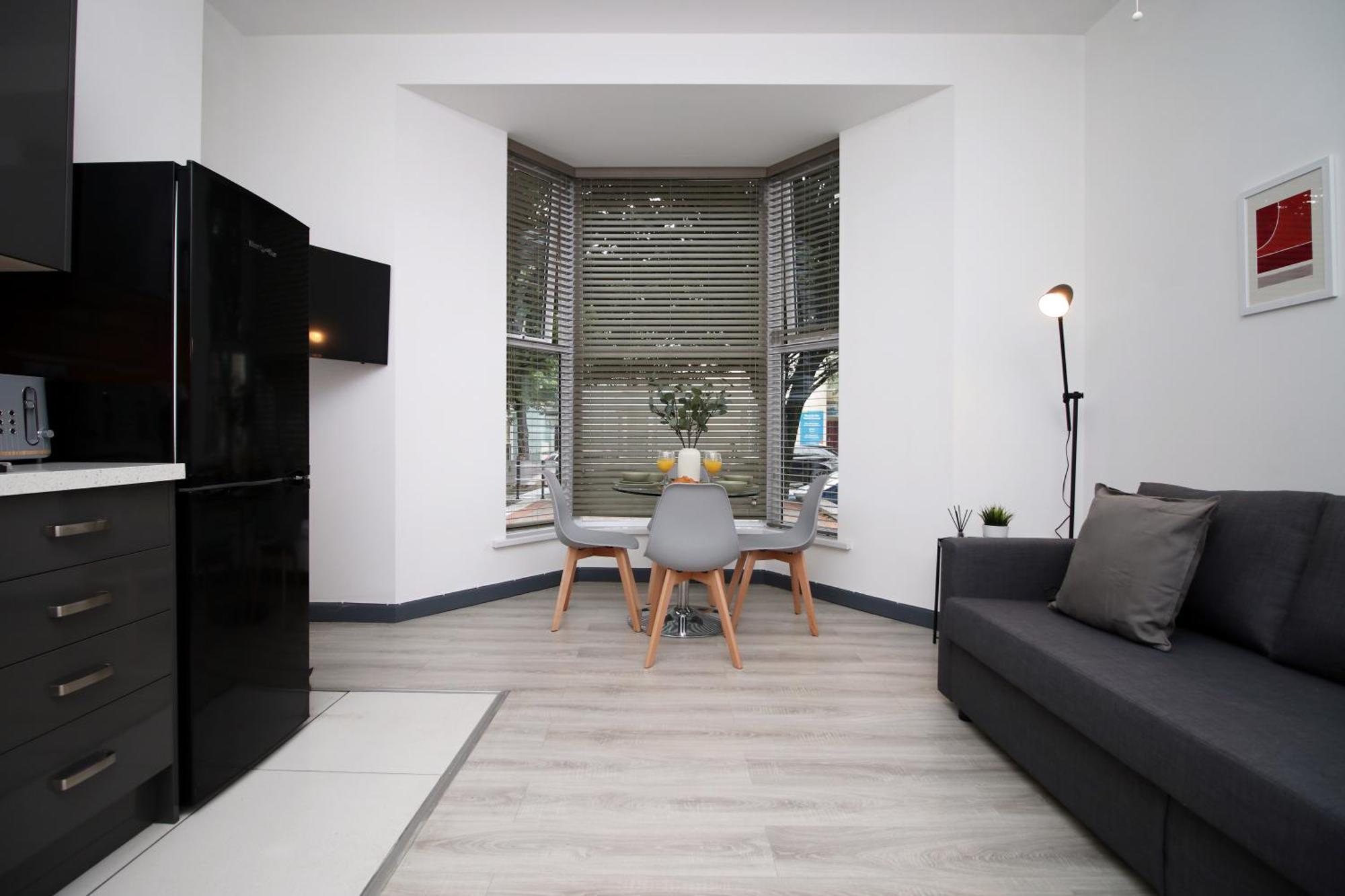 Fully Equipped Kitchen, Parking, City Centre 斯旺西 外观 照片