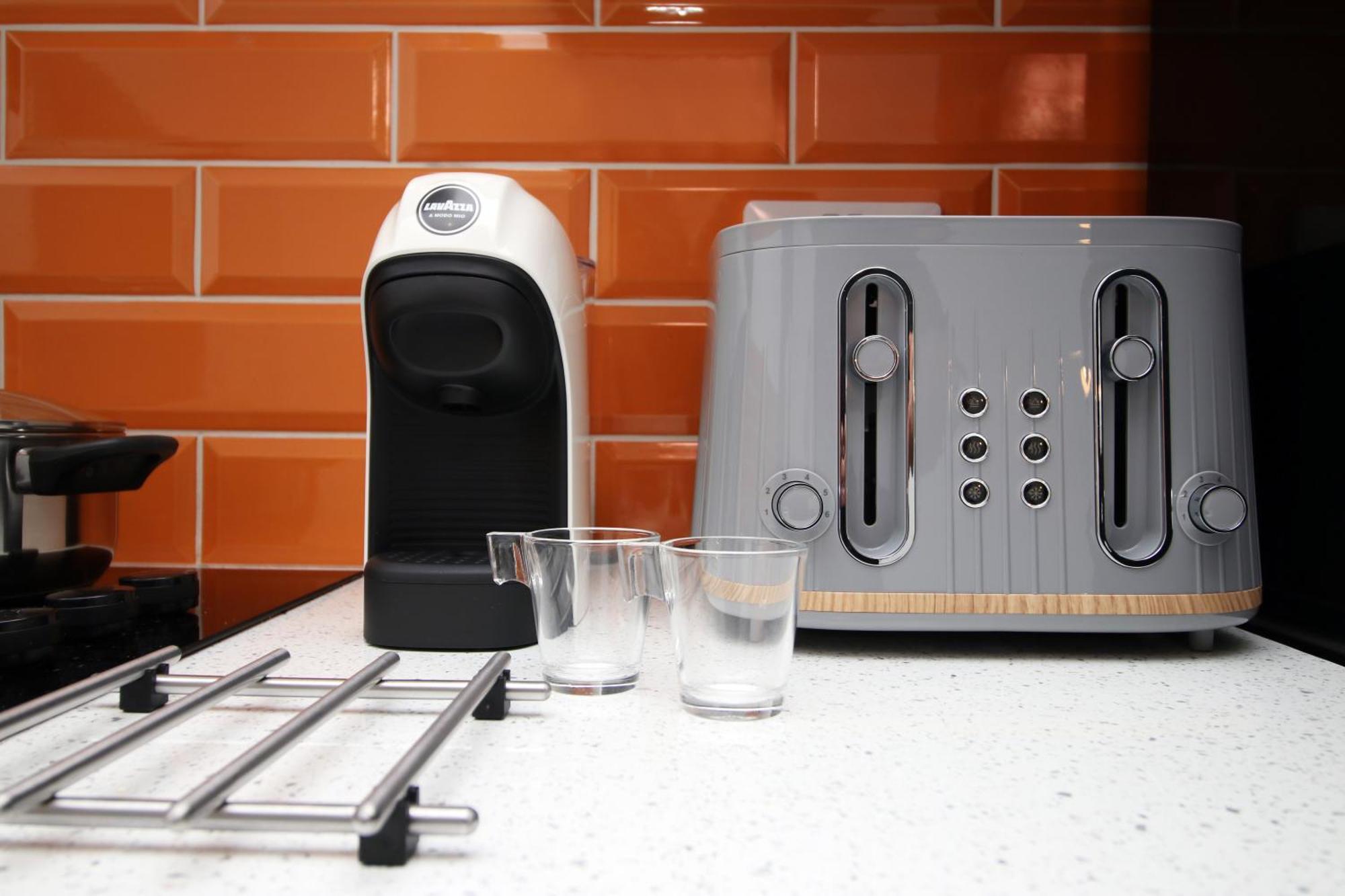 Fully Equipped Kitchen, Parking, City Centre 斯旺西 外观 照片