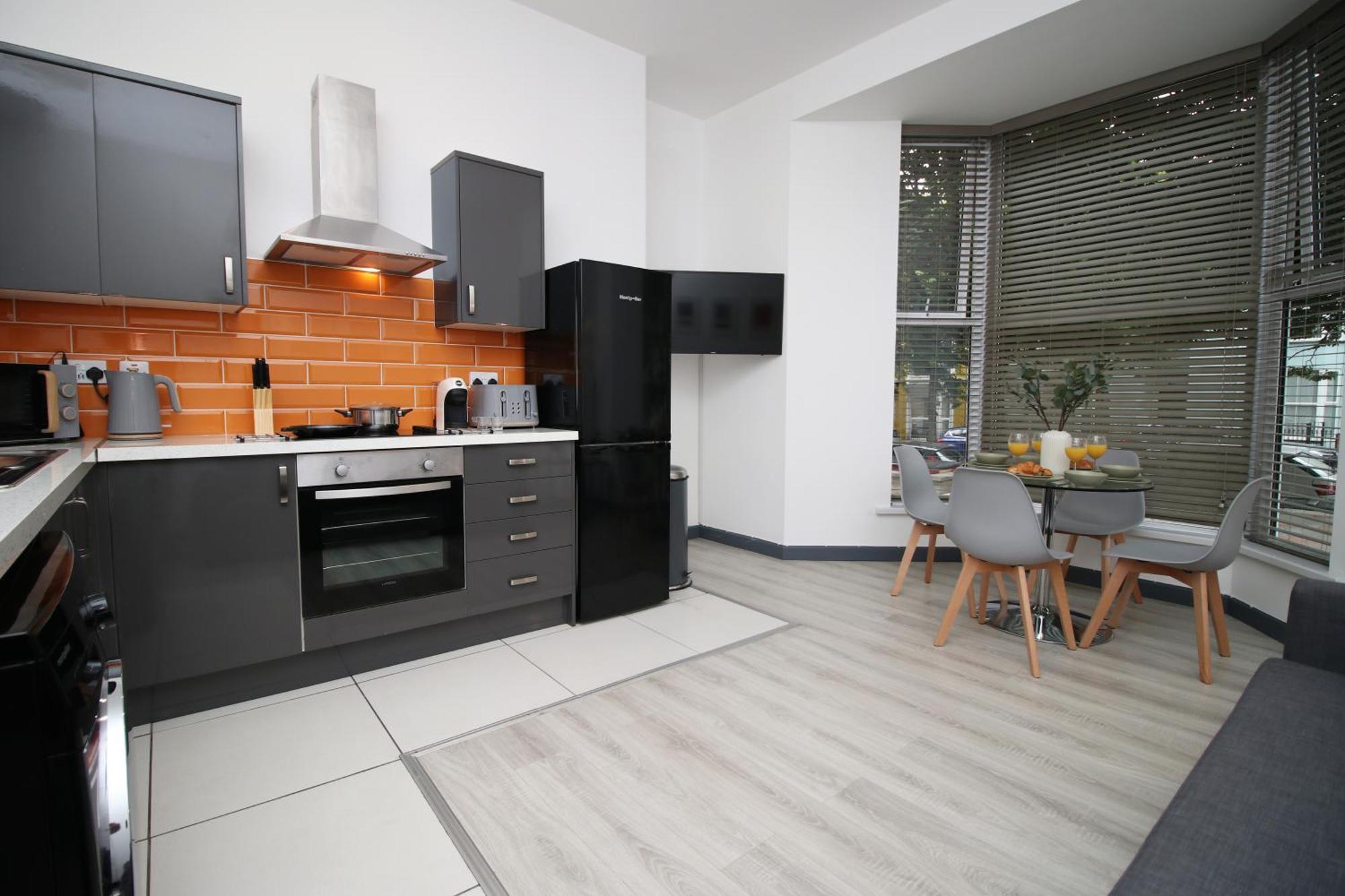 Fully Equipped Kitchen, Parking, City Centre 斯旺西 外观 照片